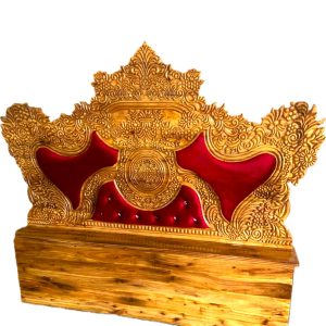 রাজকীয় ডিজাইনের খাটটি সেগুন কাঠের তৈরি